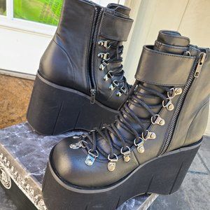 Demonia Kera-21 Black Vegan Combat Size 8 Platform Boots Brand New!